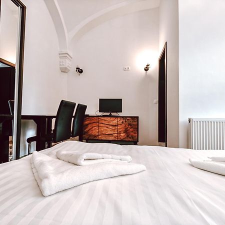 Berindei Studio - City Center - Private Parking Cluj-Napoca Exteriör bild