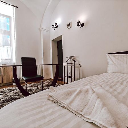 Berindei Studio - City Center - Private Parking Cluj-Napoca Exteriör bild