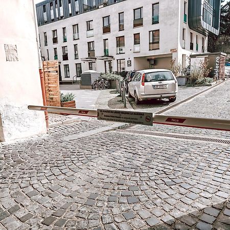 Berindei Studio - City Center - Private Parking Cluj-Napoca Exteriör bild