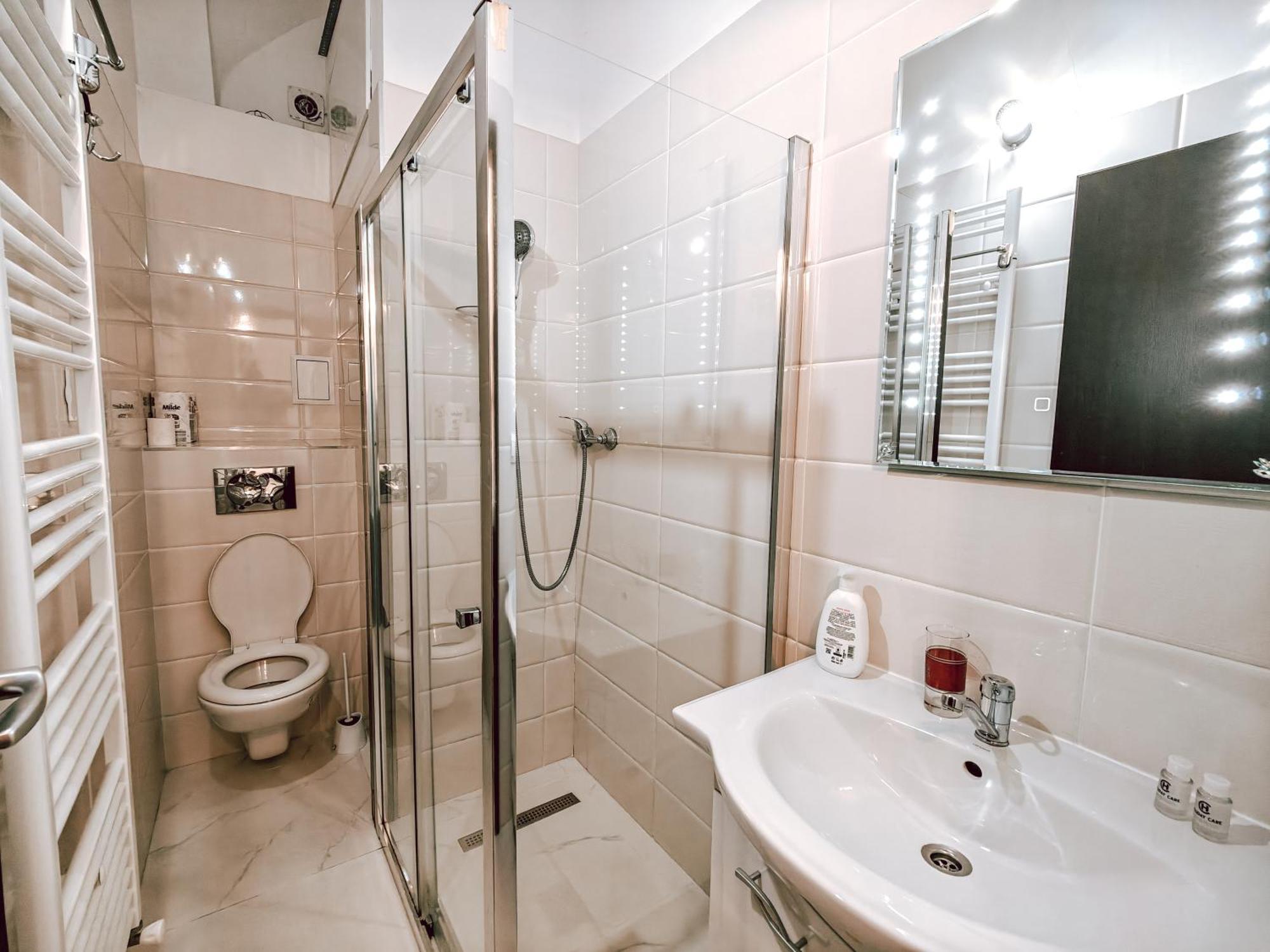 Berindei Studio - City Center - Private Parking Cluj-Napoca Exteriör bild