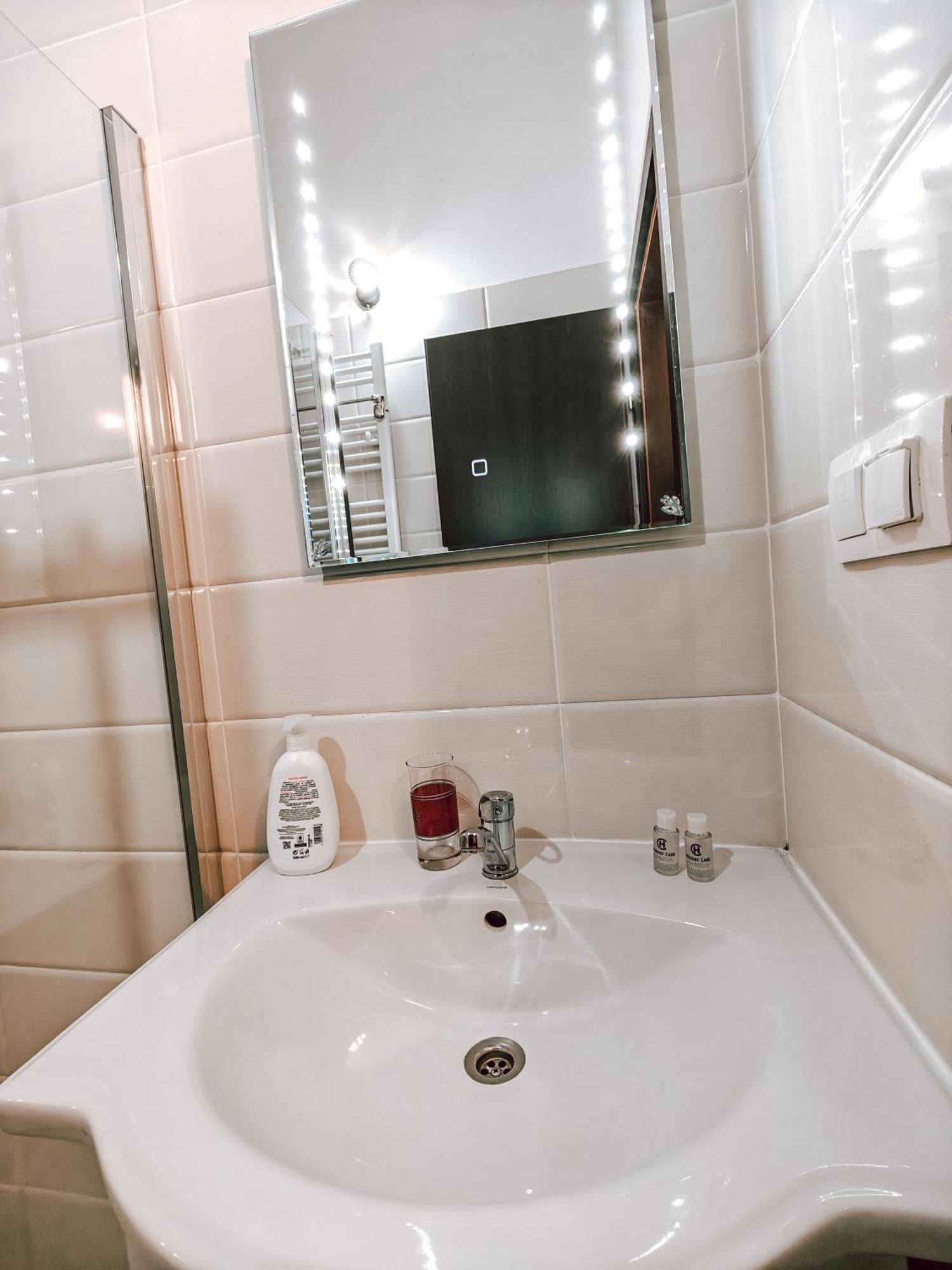 Berindei Studio - City Center - Private Parking Cluj-Napoca Exteriör bild