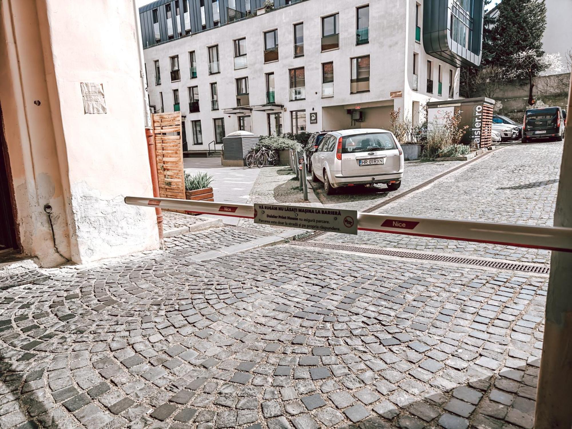Berindei Studio - City Center - Private Parking Cluj-Napoca Exteriör bild