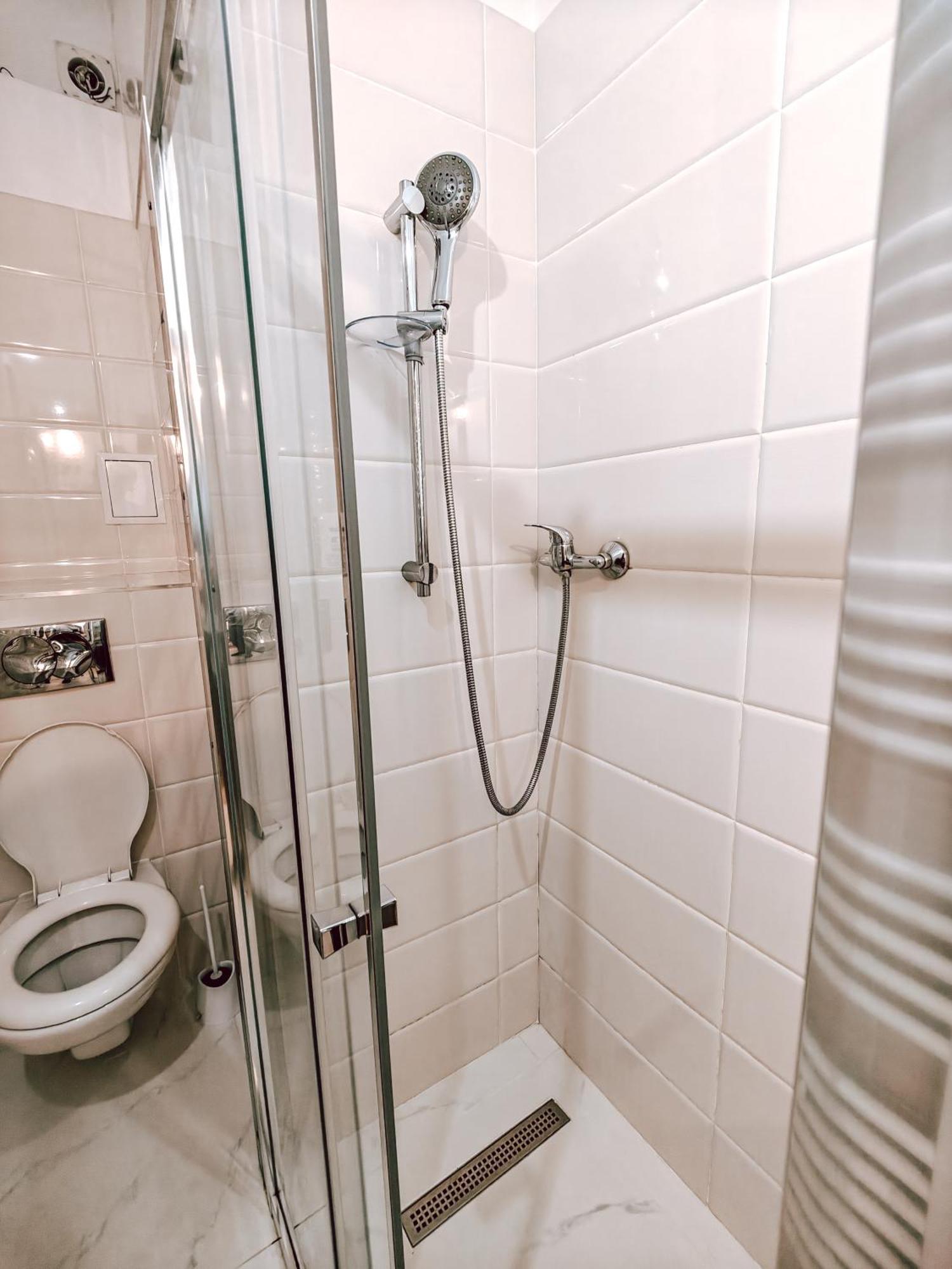 Berindei Studio - City Center - Private Parking Cluj-Napoca Exteriör bild