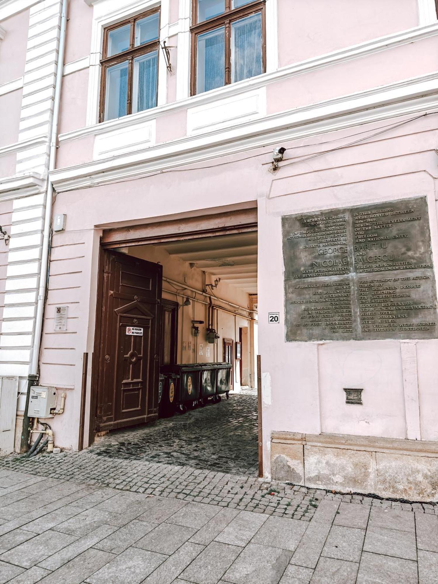 Berindei Studio - City Center - Private Parking Cluj-Napoca Exteriör bild