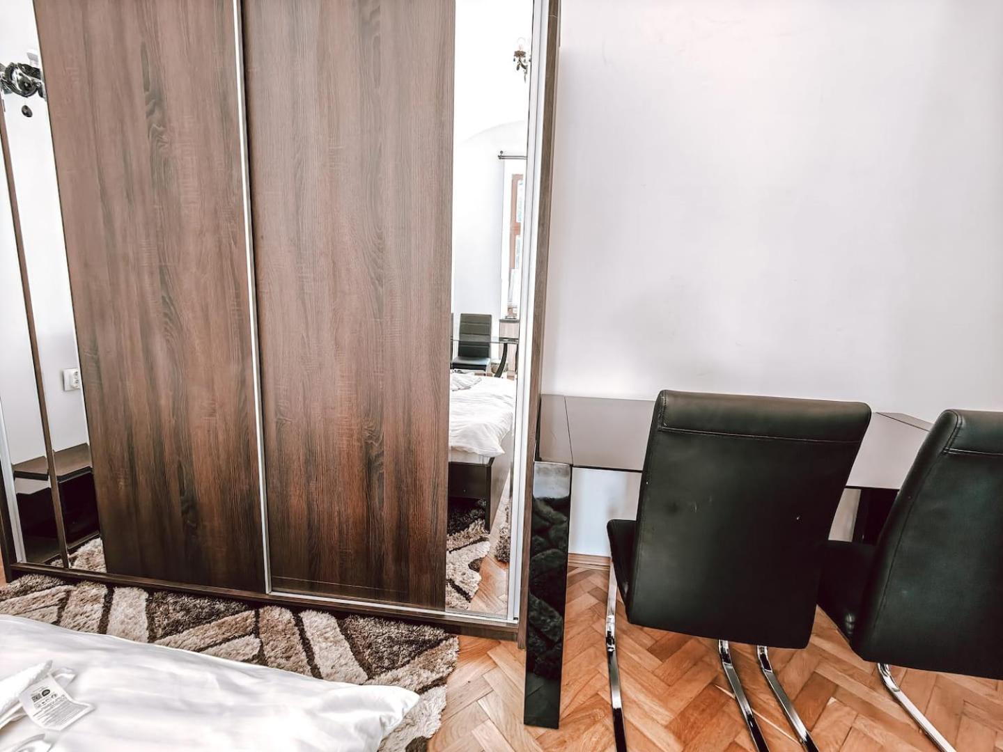 Berindei Studio - City Center - Private Parking Cluj-Napoca Exteriör bild