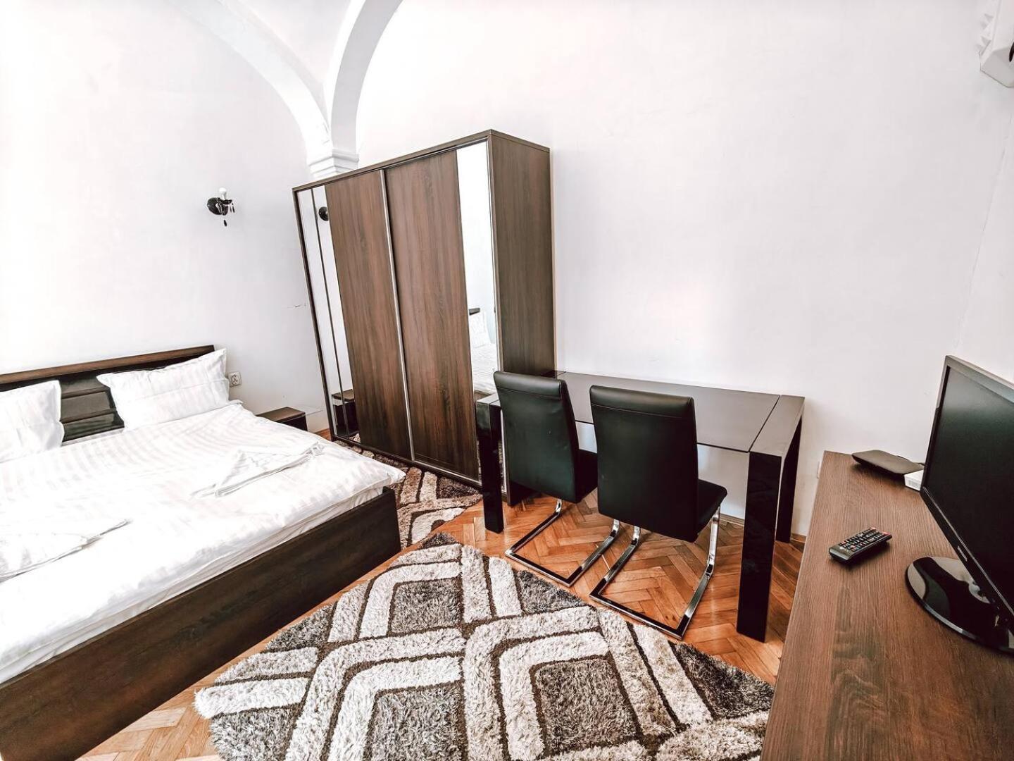 Berindei Studio - City Center - Private Parking Cluj-Napoca Exteriör bild