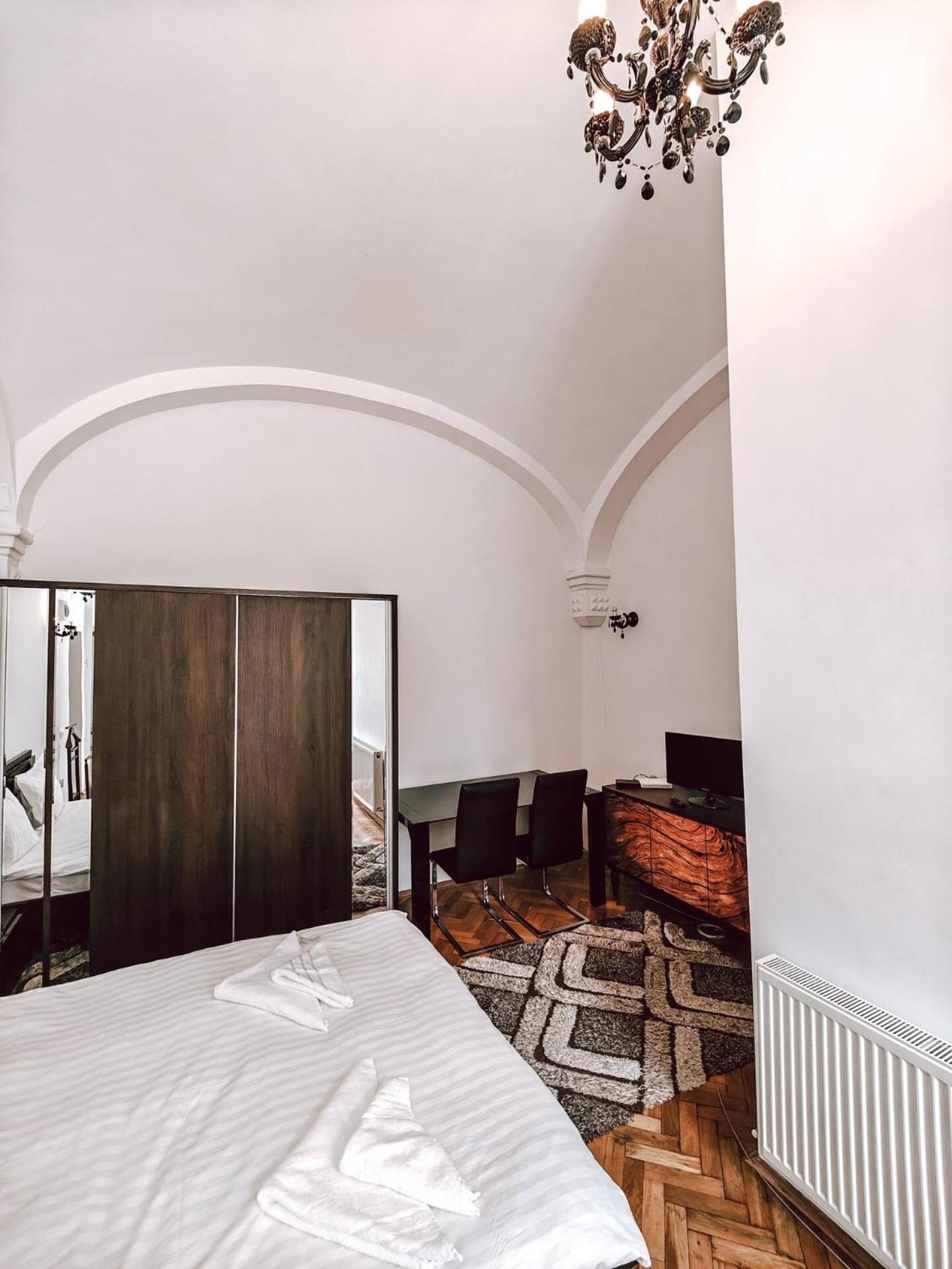 Berindei Studio - City Center - Private Parking Cluj-Napoca Exteriör bild