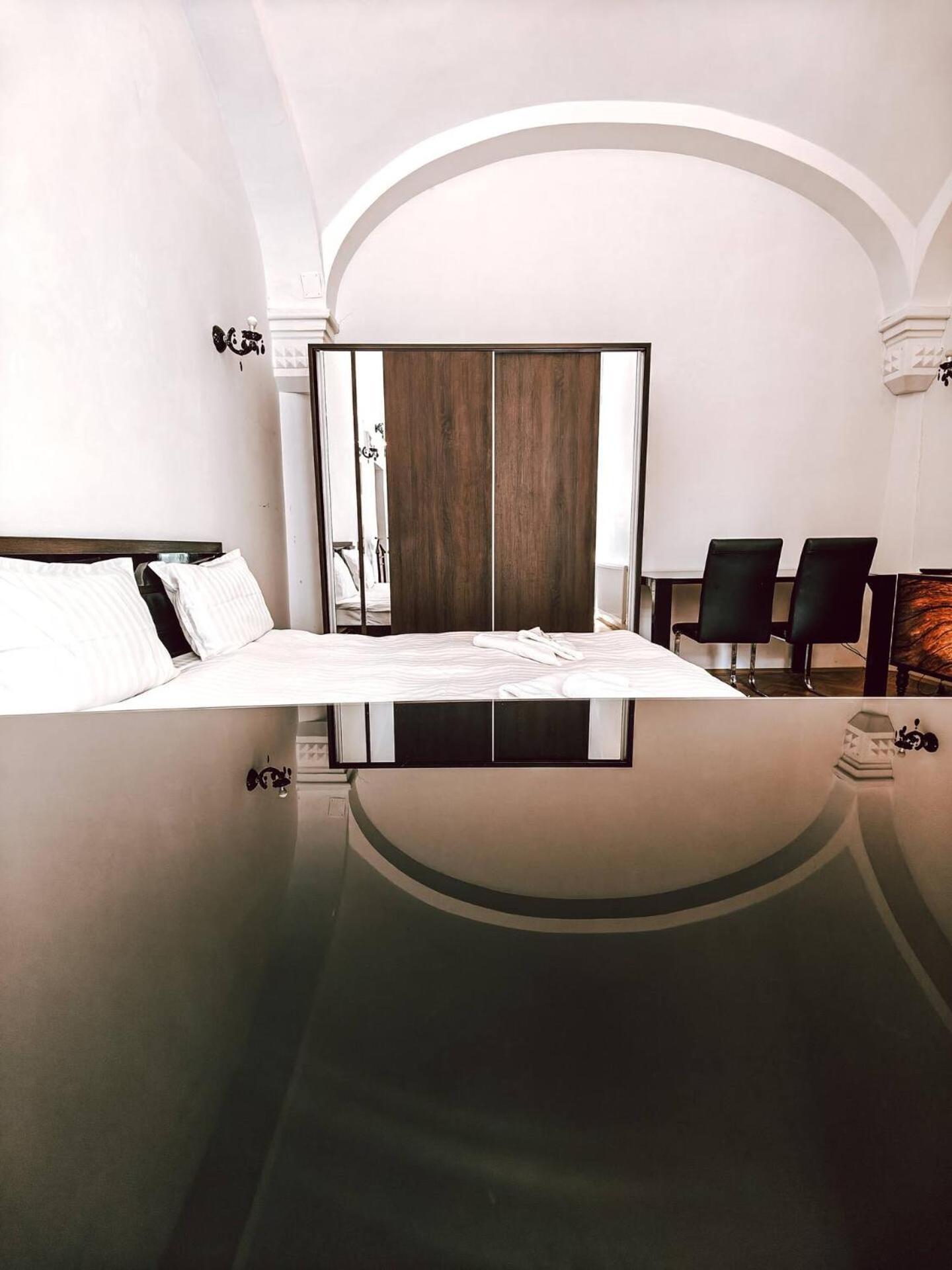 Berindei Studio - City Center - Private Parking Cluj-Napoca Exteriör bild