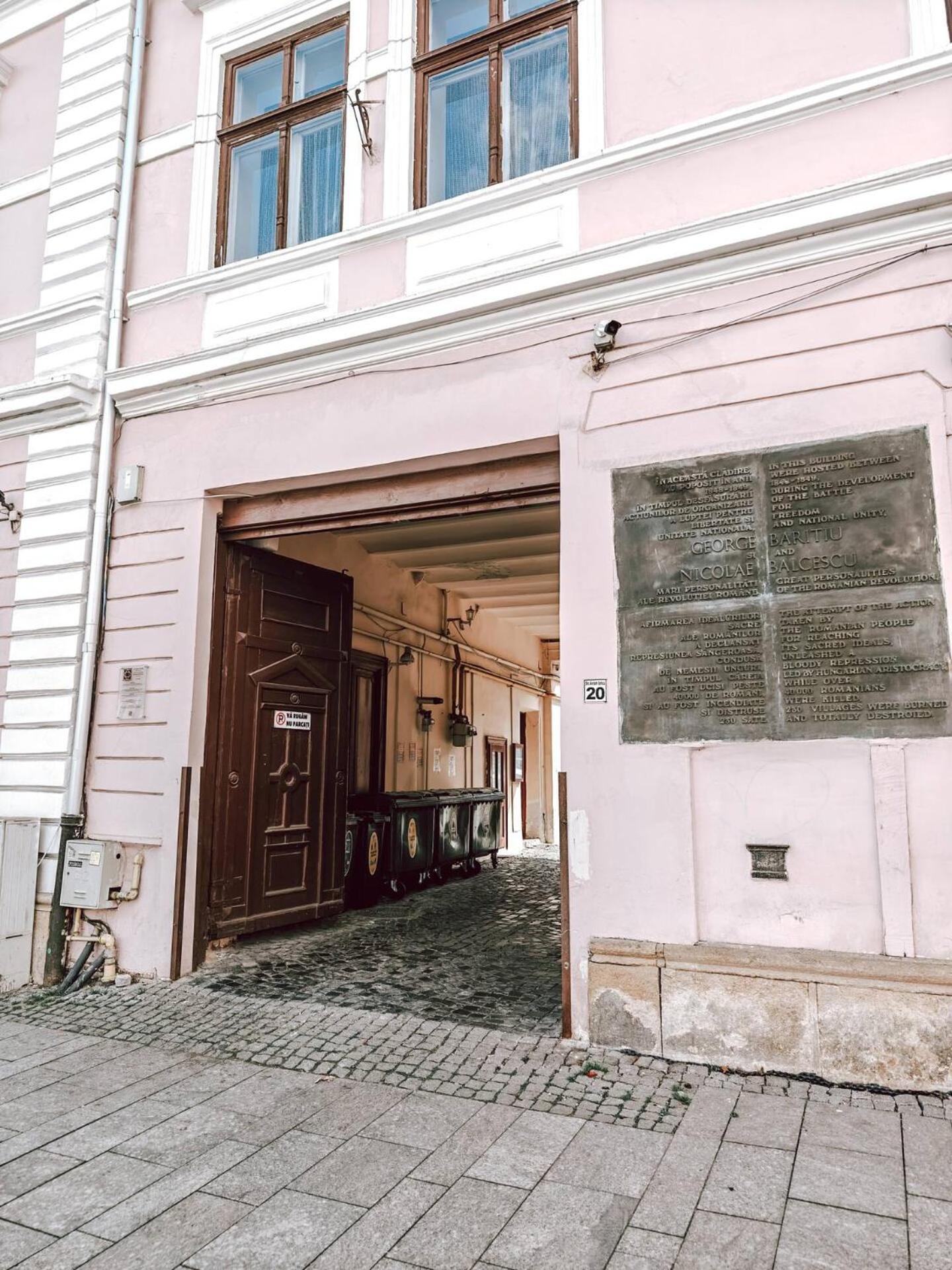 Berindei Studio - City Center - Private Parking Cluj-Napoca Exteriör bild
