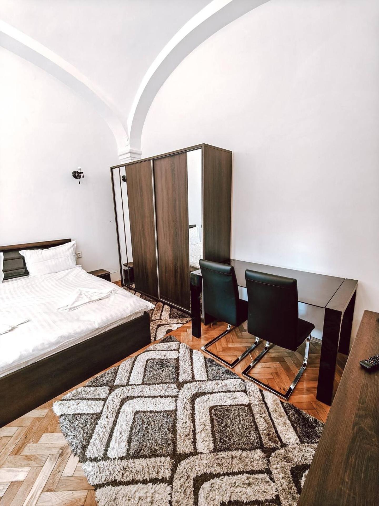 Berindei Studio - City Center - Private Parking Cluj-Napoca Exteriör bild